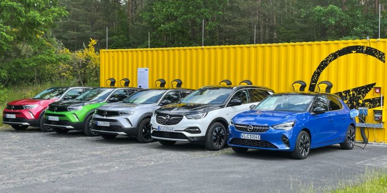 Opel: Neue Ladestationen am Firmensitz in Rüsselsheim - MeinAuto.de