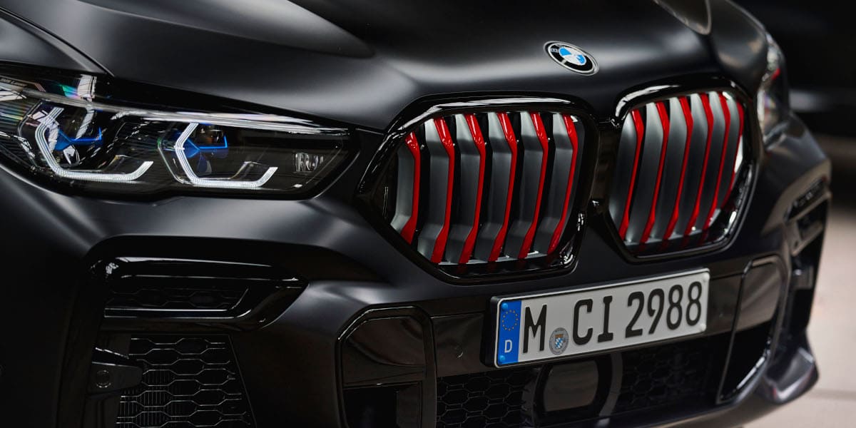 BMW X5, X6 und X7: Luxuriöse Sondermodelle in schwarz-rot