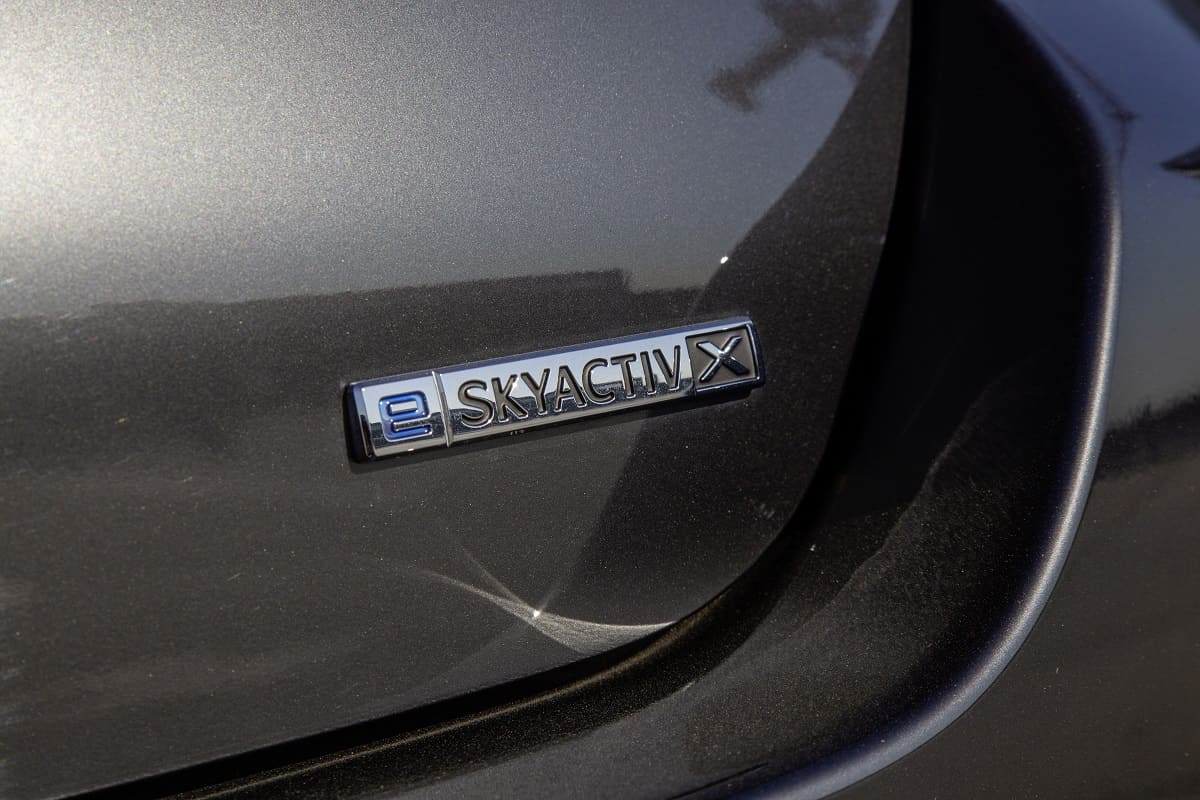 Mazda3 Fastback 2021 im Test: Ist die Stufenheck-Skulptur frischer und  komfortabler geworden? 