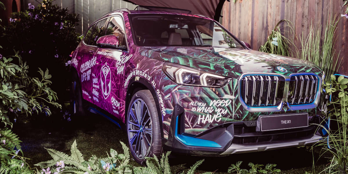 Tomorrowland: Elektrischer BMW iX1 auf dem Elektrofestival 