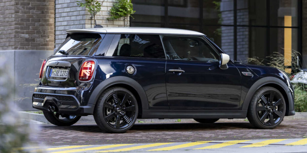 MINI Cooper Resolute Edition Enigmatic Black Fahrspa Mit 