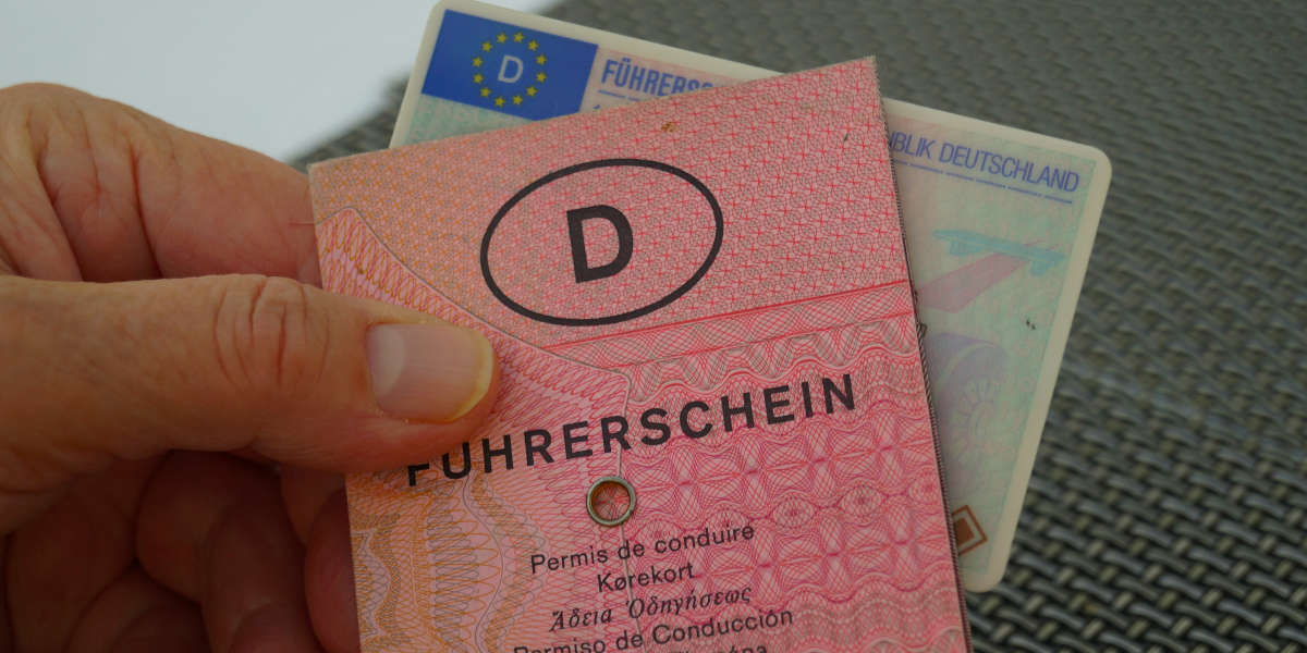 Führerschein alt Umtausch Shutterstock